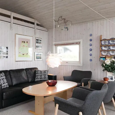 3 Bedroom Awesome Home In Lokken Casa de Férias